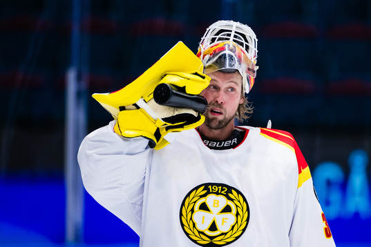 Brynäs målvakt Anders Lindbäck deppar