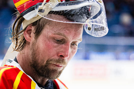 Brynäs målvakt Anders Lindbäck deppar