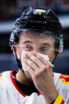Brynäs Theo Lindstein har ont