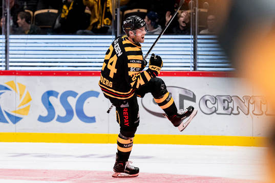 Skellefteås Oscar Lindberg jublar