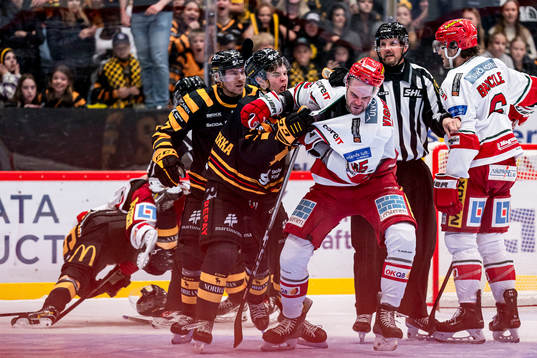 Skellefteås Axel Sandin-Pellikka och MoDos Sam Vigneault