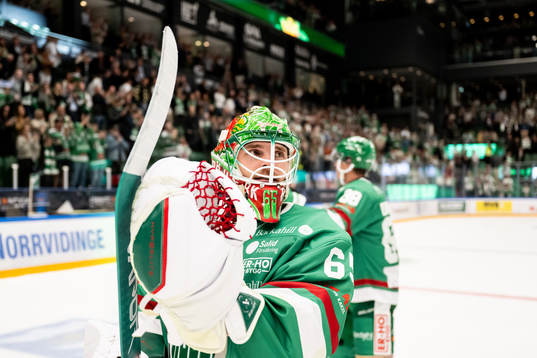 Rögles målvakt Christoffer Rifalk jublar