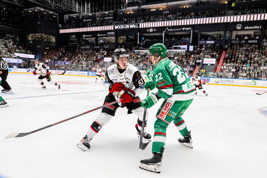 Malmö Redhawks Albert Sjöberg och Rögles Samuel Jonsson