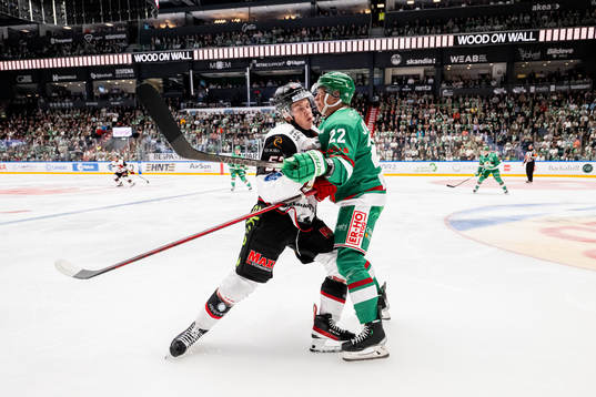 Malmö Redhawks Albert Sjöberg och Rögles Samuel Jonsson