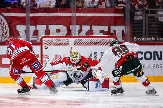 Timrås Magnus Pääjärvi gör 1-0