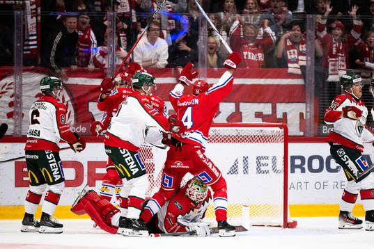 Timrås Emil Pettersson jublar