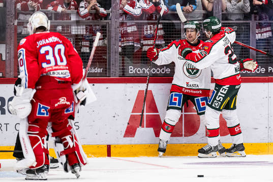 Frölundas Nicklas Lasu och Linus Nässen jublar