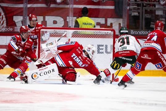 Frölundas Nicklas Lasu gör 3-1 bakom Timrås målvakt