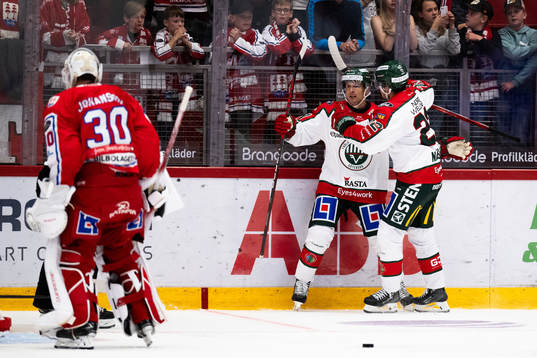 Frölundas Nicklas Lasu och Linus Nässen jublar