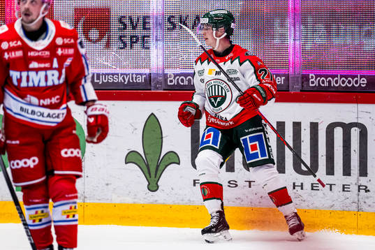 Frölundas Jere Innala jublar