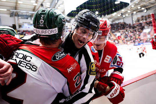 Frölundas Christian Folin och kamp med Timrås Sebastian