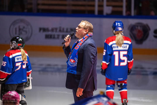 Markus Eriksson sjunger Oskarshamn-hymnen