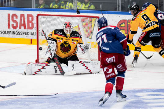 Luleås målvakt Matteus Ward och Oskarshamns Viktor Lodin
