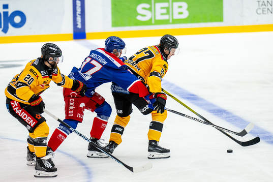 Luleås Jack Connolly och Oskari Laaksonen mot Oskarshamns