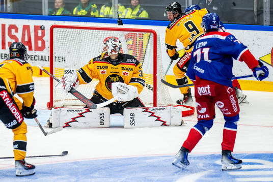 Luleås målvakt Matteus Ward och Oskarshamns Viktor Lodin