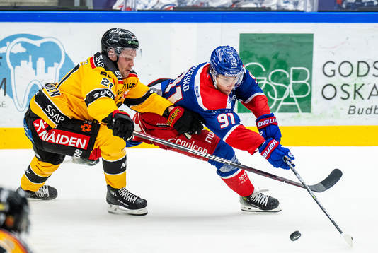 Luleås Juhani Tyrväinen och Oskarshamns Logan Hutsko