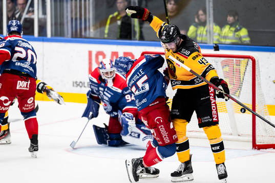 Luleås Oscar Eklind får matchstraff