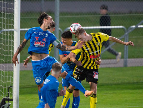 IFK Hässleholms Axel Henriksson i matchen i division 2