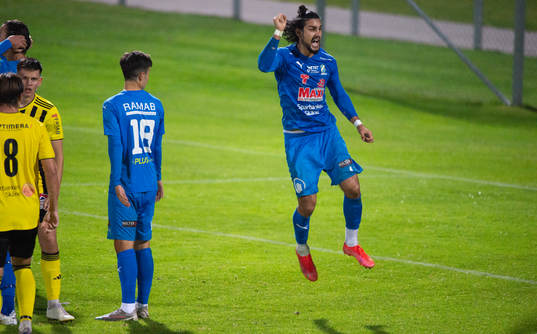 Nosabys Ameer Naseer Naji ilsken över domslut i matchen i