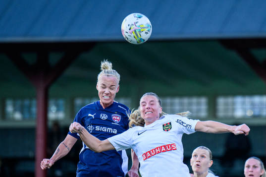 FC Rosengårds Caroline Seger och Brommapojkarnas Louise