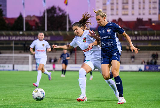 Brommapojkarnas Julia Olsson och FC Rosengårds Jessica Wik