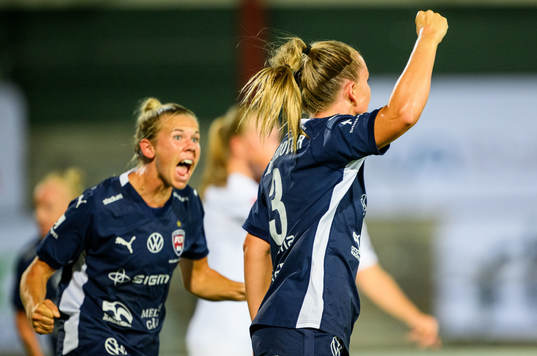 FC Rosengårds Jessica Wik och Gudrun Arnardottir jublar