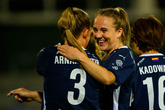 FC Rosengårds Fiona Brown och Gudrun Arnardottir jublar