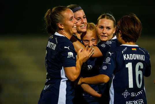 Rosengårds spelare jublar