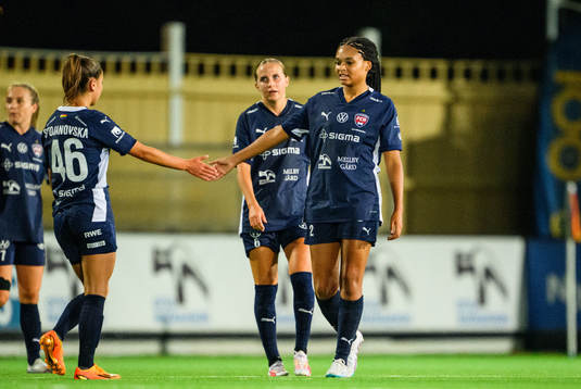 FC Rosengårds Mikaela Stojanovska och Isabella Obaze jublar