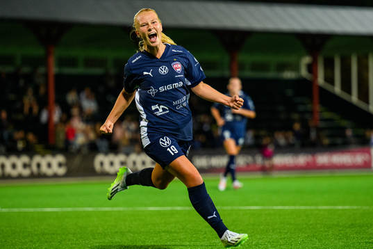 FC Rosengårds Sofie Bruun Bredgaard jublar