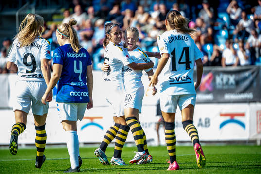 AIKs Matilda Nildén jublar med lagkamraterna