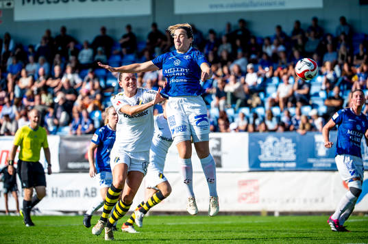 Trelleborgs Edina Filekovic gör självmål framför AIKs
