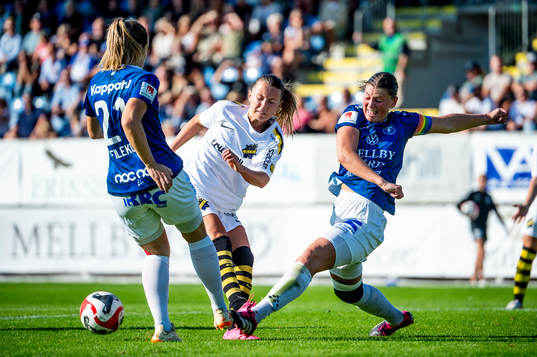 AIKs Adelisa Grabus mot Trelleborgs Edina Filekovic och