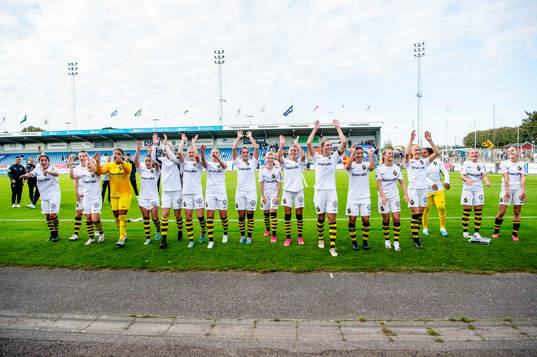 AIKs spelare jublar