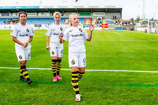 AIKs Matilda Nildén jublar med lagkamraterna