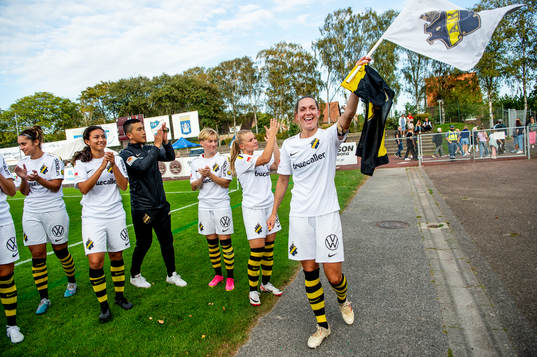 AIKs Jennie Nordin och Matilda Nildén jublar med