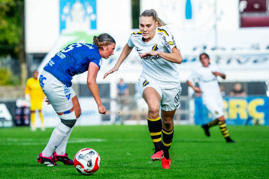 AIKs Laura Juul Hansen mot Trelleborgs Saga Ollerstam