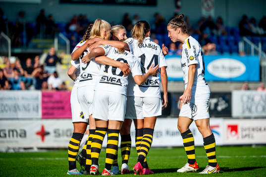 AIKs Matilda Nildén jublar med lagkamraterna