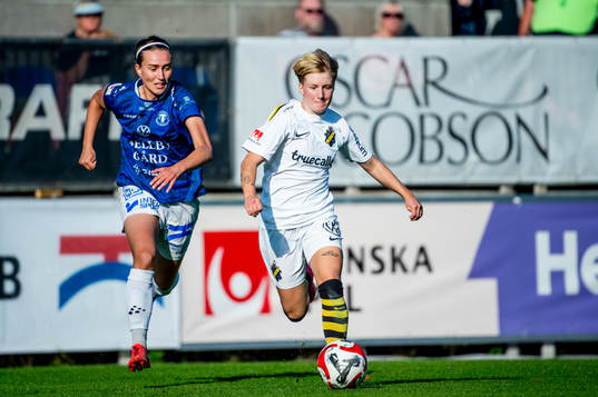 Trelleborgs Viktoria Persson mot AIKs Monica Hagström
