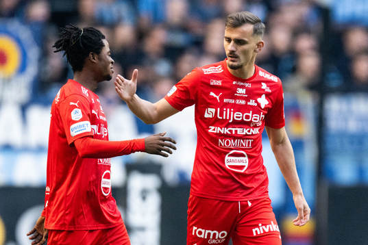 Värnamos Ajdin Zeljkovic jublar med Frank Junior Agyei