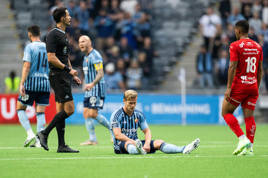 Djurgårdens Hampus Finndell har ont