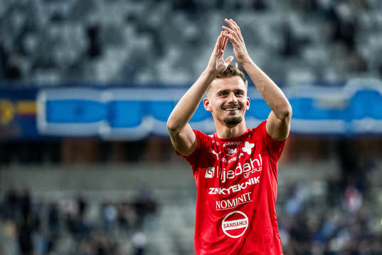 Värnamos Ajdin Zeljkovic jublar