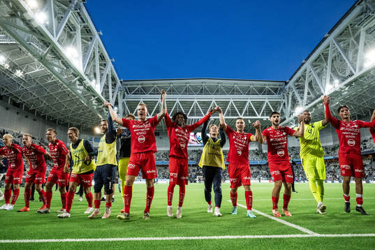 Värnamos spelare jublar