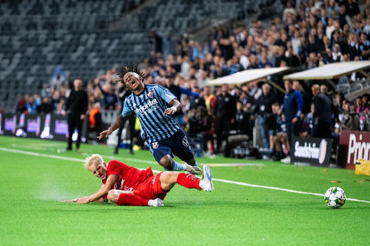 Värnamos Viktor Bergh och Djurgårdens Vladimir Etson