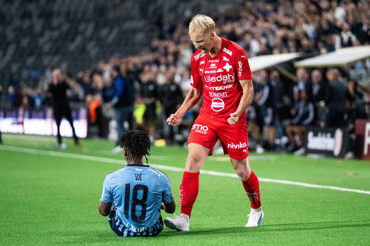 Värnamos Viktor Bergh och Djurgårdens Vladimir Etson