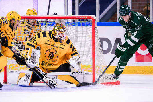 Skellefteås målvakt Linus Söderström och Färjestads