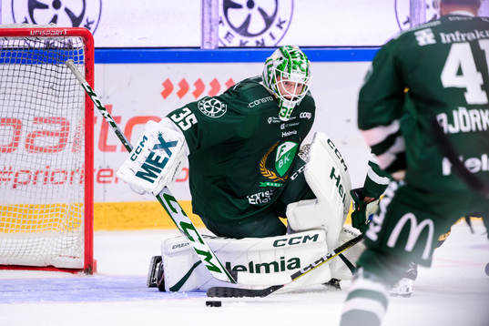 Färjestads målvakt Carl Lindbom