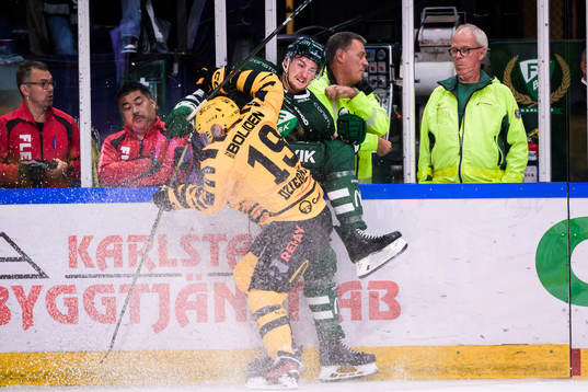 Skellefteås Martins Dzierkals och Färjestads Jeremy