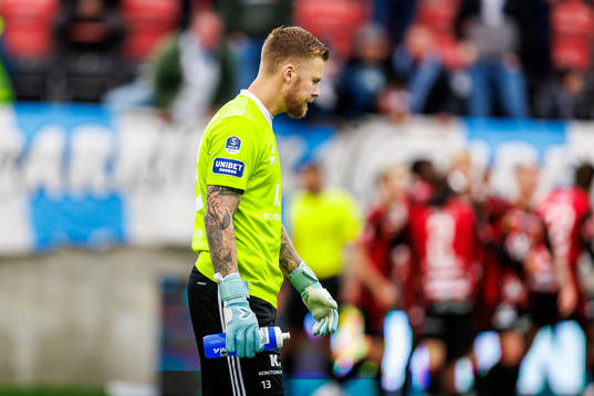 Gefles målvakt Robin Wallinder deppar