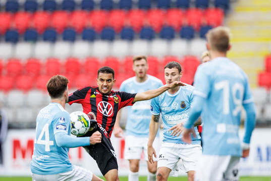 Bläddra bland fler bilder av Fotboll, Superettan, Östersund - Gefle